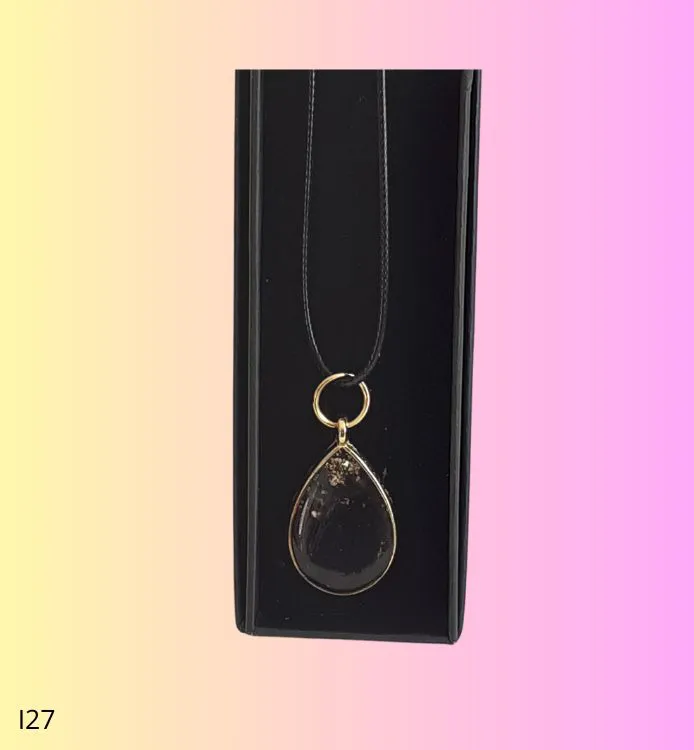 Collier pendentif goutte dorée noire pépite d'or