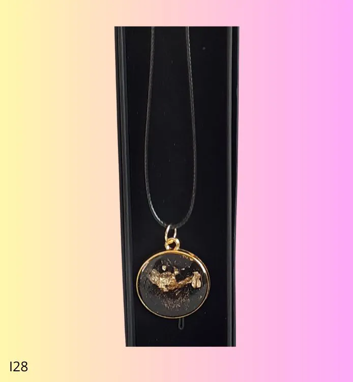 Collier pendentif rond doré noir pépite d'or